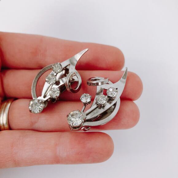 VTG 1950s Mid Century Silver Tone Rhinestone Clip On Earrings - Picture 5 of 12